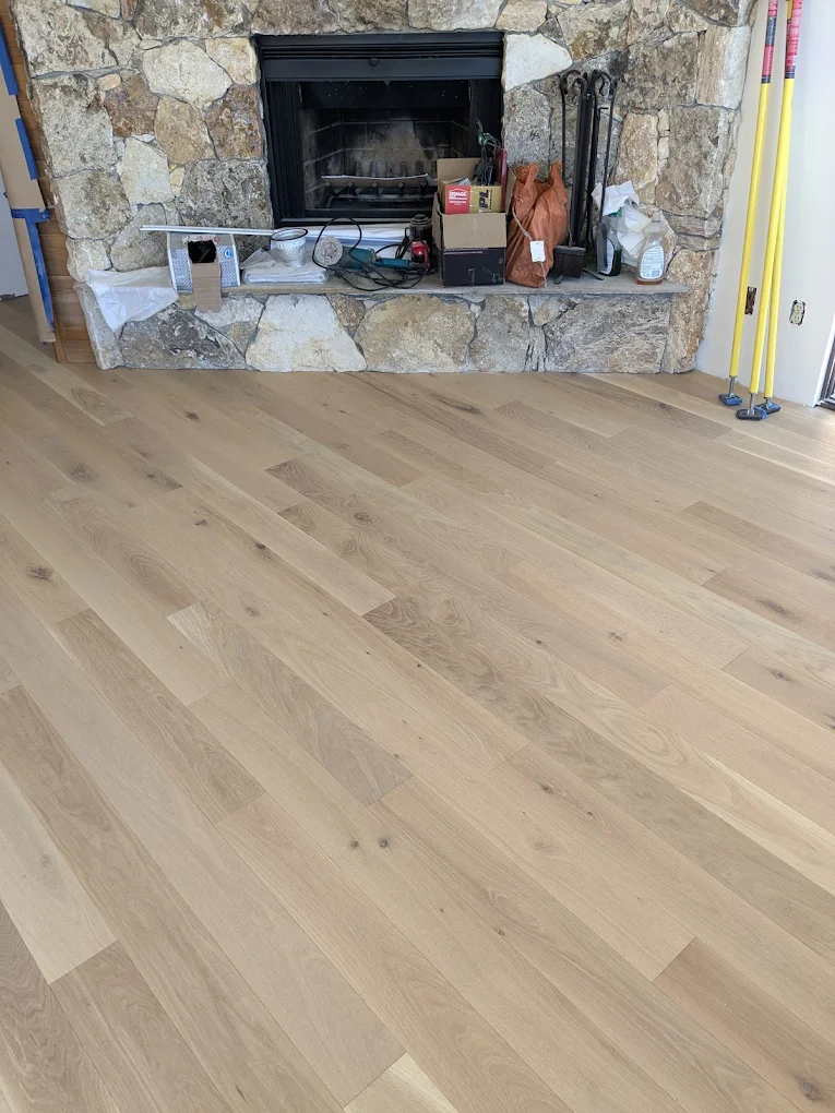 Fireplace hearth flooring
